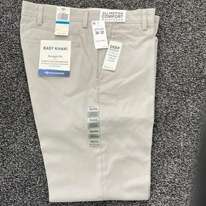 Men’s khaki docker pants straight fit deep pockets
